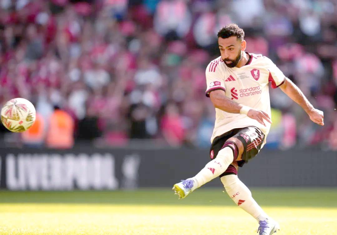 爱游戏体育-社区盾倒计时，利物浦关键时刻回应争议，细节引发关注，更衣室稳定，轮换策略成焦点的简单介绍